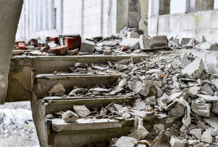 Rozbiórki obiektów betonowych w zabudowie miejskiej przez Krzysztofa Nadobnika