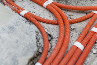 Poznaj charakterystykę i zastosowanie rur dwuwarstwowych karbowanych