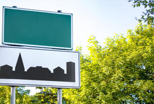  Montaż znaków i tablic drogowych w ofercie firmy Rawbud-Rawicz