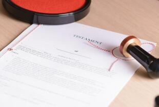 Nabycie spadku poprzez dziedziczenie a testament - wszystko co musisz wiedzieć