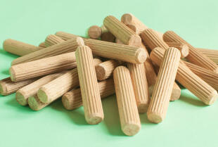 Wybór odpowiednich kołków drewnianych: klucz do trwałości i stabilności mebli