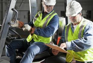 Serwis wózków widłowych Lech-Car – na co konkretnie mogą liczyć klienci?