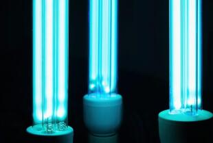Lampy UVC z firmy ELKAR w walce z wirusami i bakteriami w laboratoriach 