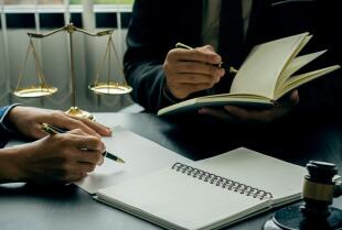 Usługi prawne dla firm i osób fizycznych – Iuridica