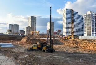 Wybór płyt fundamentowych – klucz do stabilności budynku