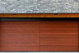 Bramy garażowe – bezpieczeństwo i nowoczesne technologie