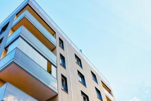 Systemy fasadowe Aliplast – innowacje w budownictwie