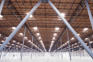 Jak zaprojektować oświetlenie przemysłowe?