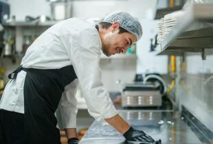 Pranie wodne w gastronomii – korzyści i usługi