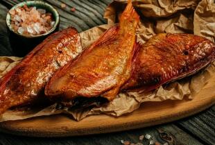 Wędzone ryby – aromatyczne smaki i techniki przygotowania