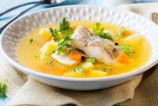 Aromatyczna zupa rybna – przepis i porady