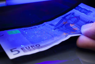 W jakie urządzenia powinien być wyposażony kantor?