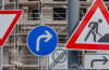 Co wpływa na stabilność znaków drogowych?