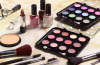 Jakie kosmetyki do makijażu warto mieć w swojej kosmetyczce?